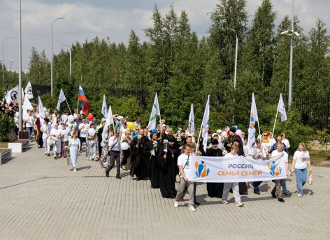 Сургут присоединился к Всероссийскому параду семей по случаю дня Петра и Февронии