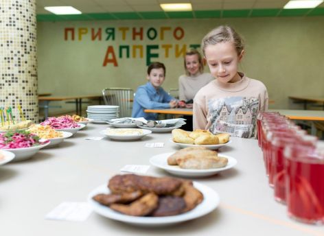 В Сургуте нужно принципиально менять саму систему питания детей в школах — с другим рационом и правильной раздачей