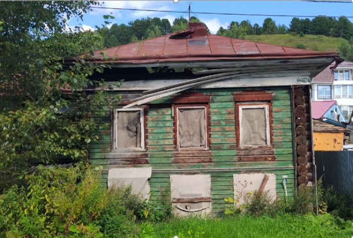 ​Власти Югры ищут инвестора для восстановления старинного дома в Ханты-Мансийске