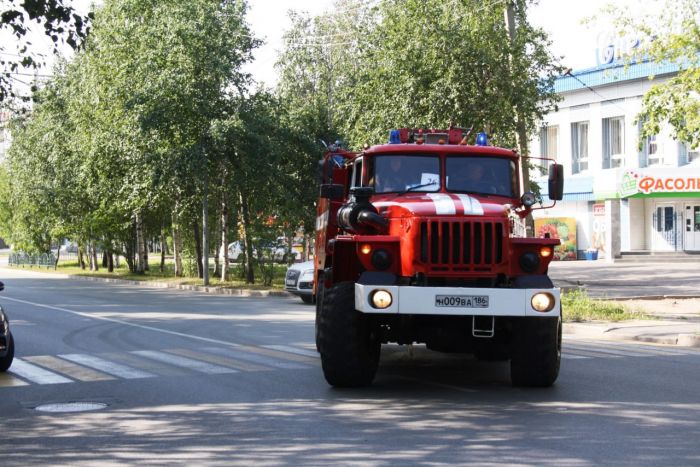 В Сургуте загорелась квартира в 16-этажном доме на улице Ивана Захарова