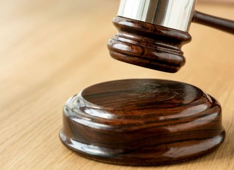 Сургутяна зарегистрировала в своей квартире 75 человек и теперь пойдет под суд