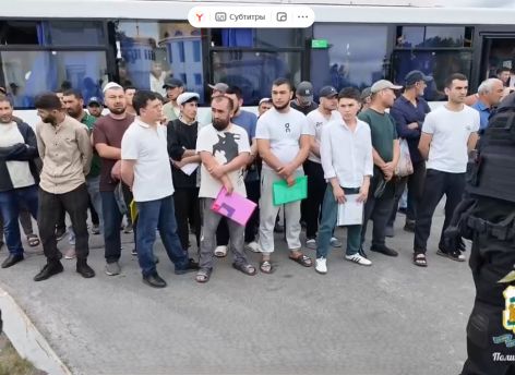 В Сургуте полиция устроила большой рейд по мигрантам. Троих депортируют