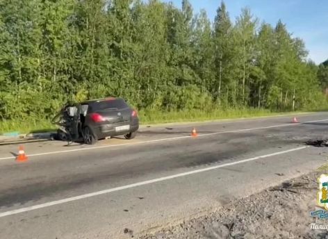 ​Двое молодых людей погибли в лобовом ДТП под Сургутом