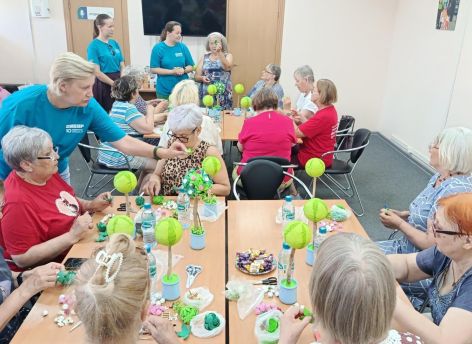 ​Долголетие тюменских пенсионеров поддерживают творчеством