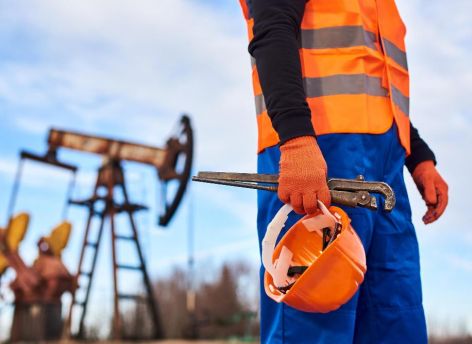 Депутат Госдумы заявил о многотысячном кадровом дефиците нефтяников в Югре