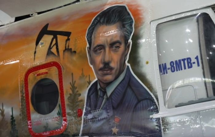Один из вертолетов ЮТэйр получил ливрею с портретом Фармана Салманова