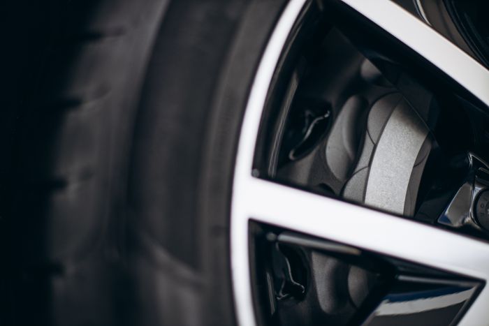 ​В Нижневартовске Lexus протаранил машину на светофоре