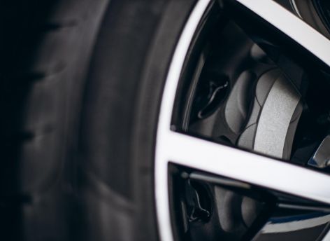 ​В Нижневартовске Lexus протаранил машину на светофоре