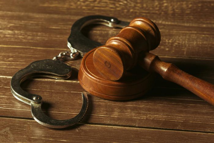 В Сургуте полиция задержала двух школьниц по подозрению в сбыте наркотиков. Им грозит до 20 лет тюрьмы