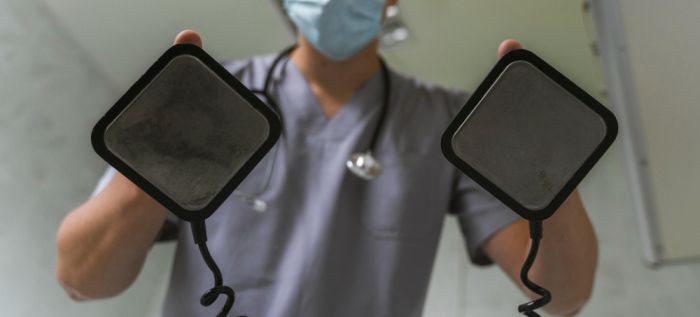 Сургутские медики спасли пожилого мужчину, как в кино — при помощи разряда в сердце